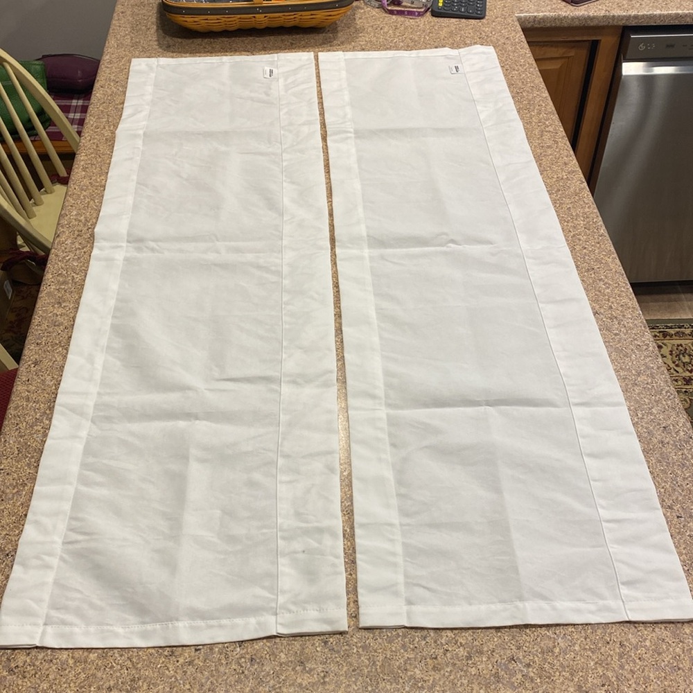 2 Room Essentials White Valances Curtains - Picture 12 of 17